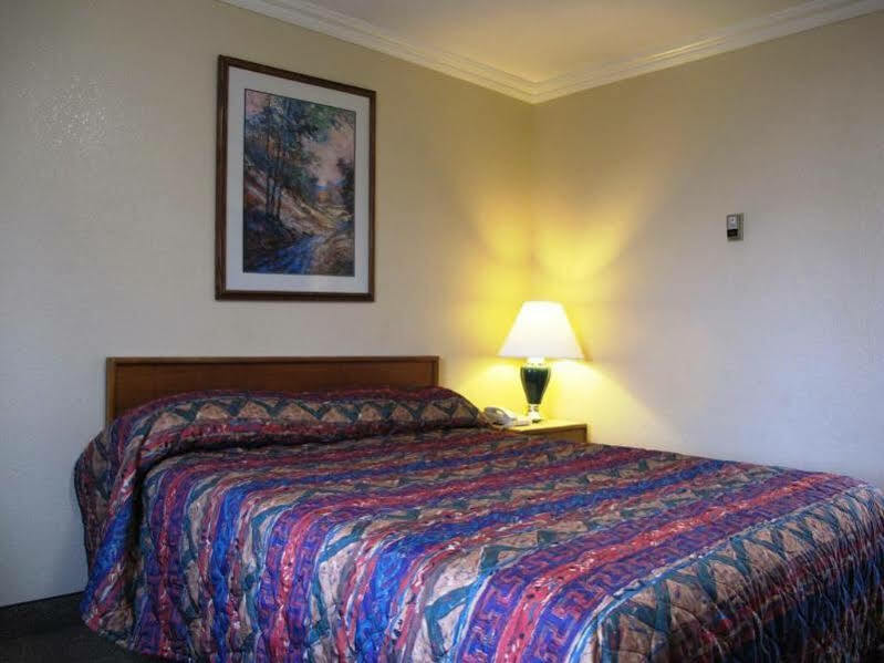 Merrill Field Inn Анкоридж Екстер'єр фото
