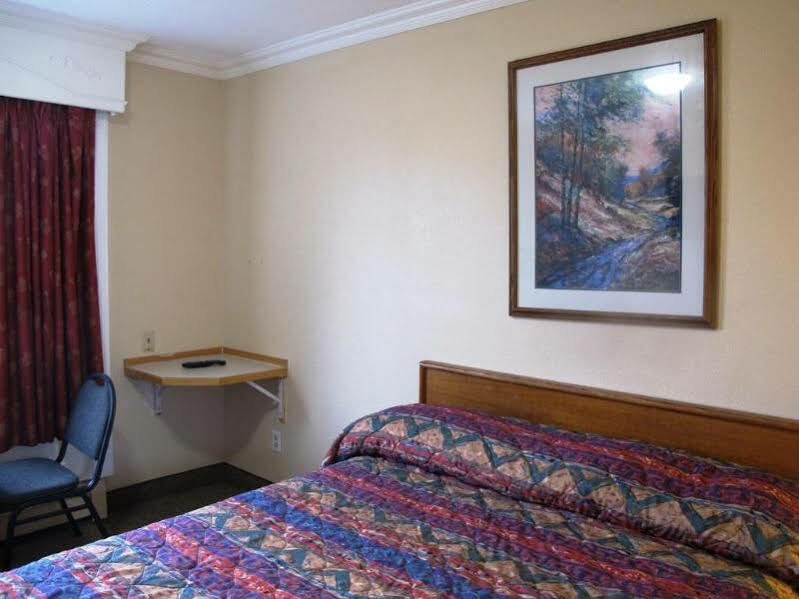 Merrill Field Inn Анкоридж Екстер'єр фото